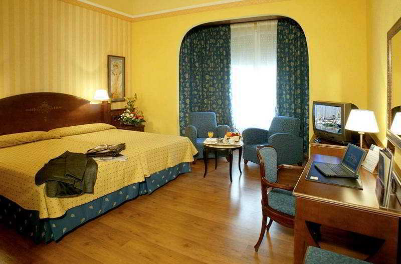 One Shot Palacio Reina Victoria 04 Valencia Habitación foto