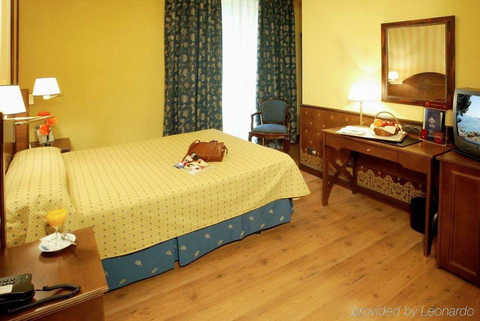 One Shot Palacio Reina Victoria 04 Valencia Habitación foto